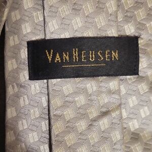 Van Heusen Geometric Patterned Shirt in Gray